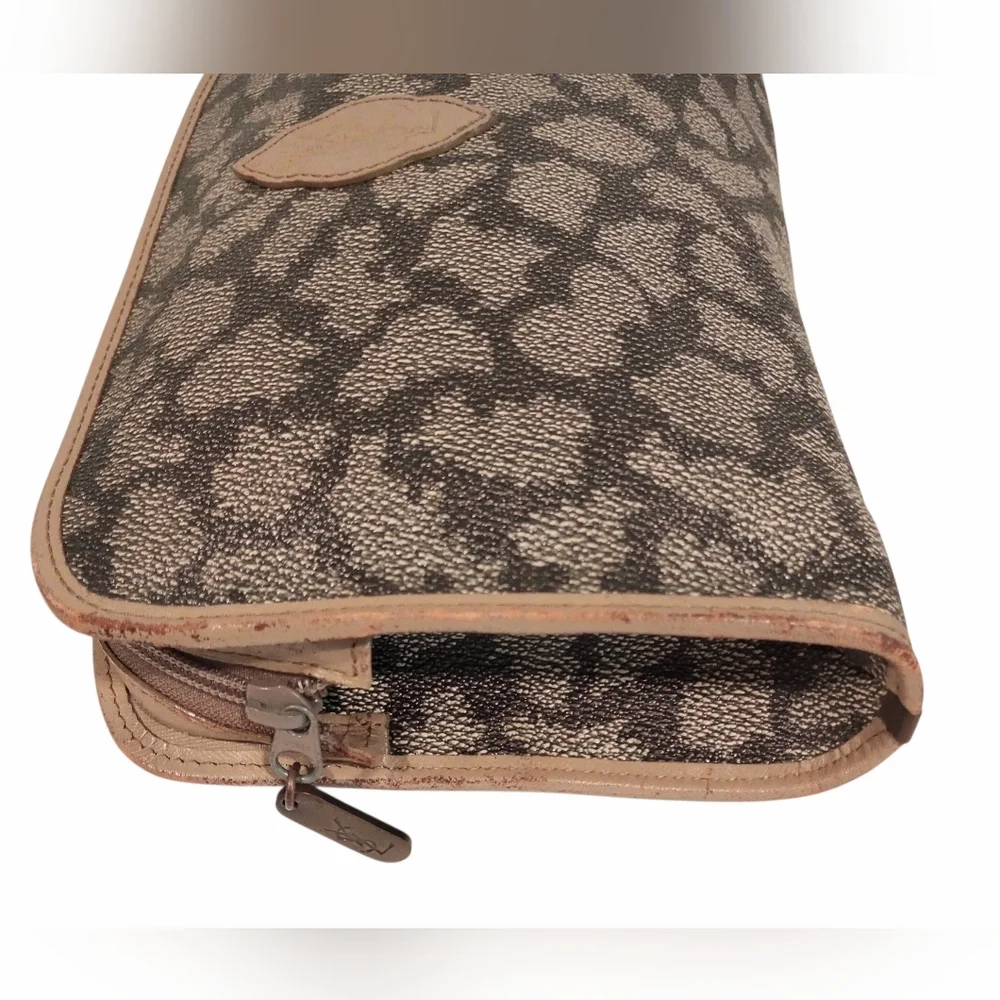 Yves Saint Laurent Giraffe Print Clutch/Cosmetic bag W/ COA - Picture 8 of 16
